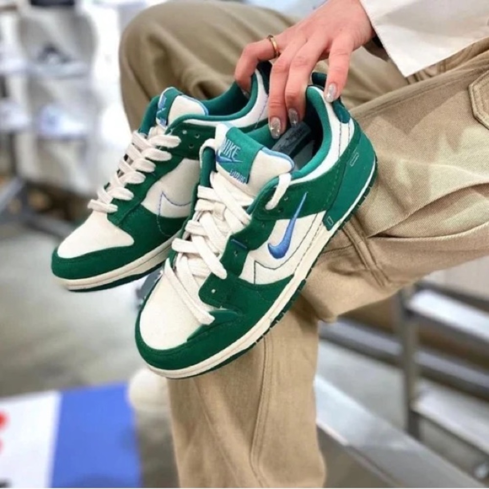 Nike disrupts two dunks 7.5